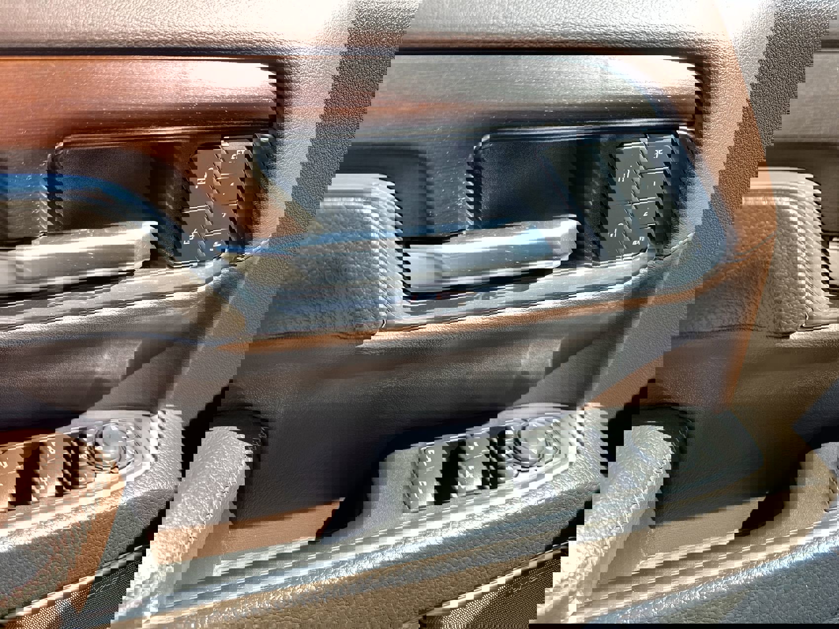 Used 2024 GMC Sierra 3500 Denali w/ Technology Package image 13