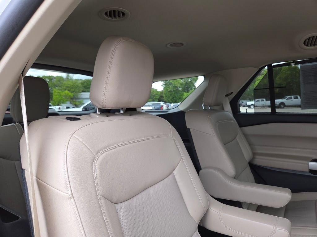 Used 2021 Ford Explorer Limited w/ Equipment Group 301A RWD image 19