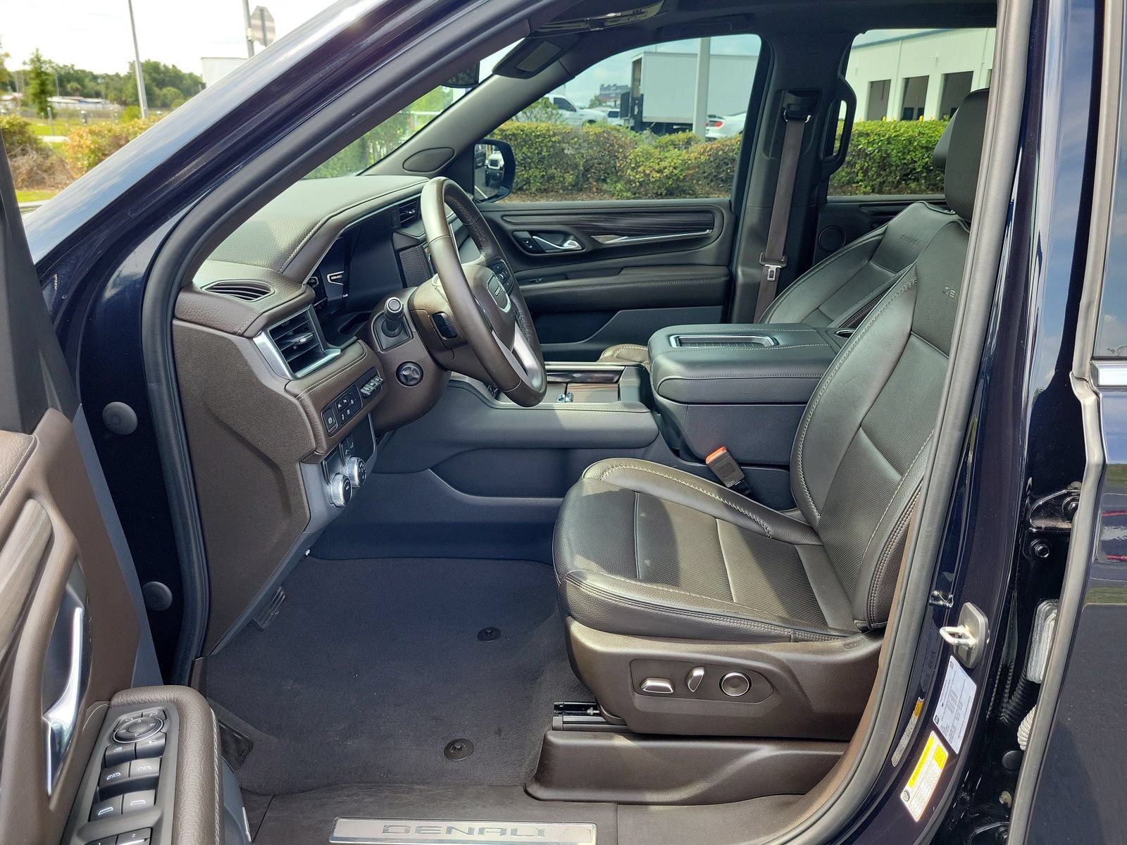 Used 2023 GMC Yukon Denali RWD image 19