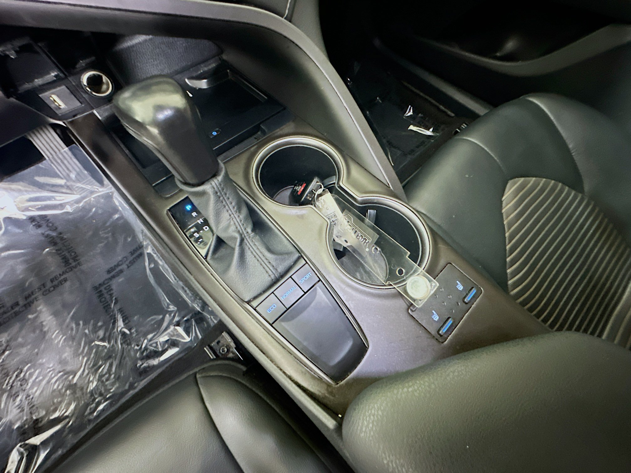 Used 2023 Toyota Camry SE w/ Cold Weather Package FWD image 22