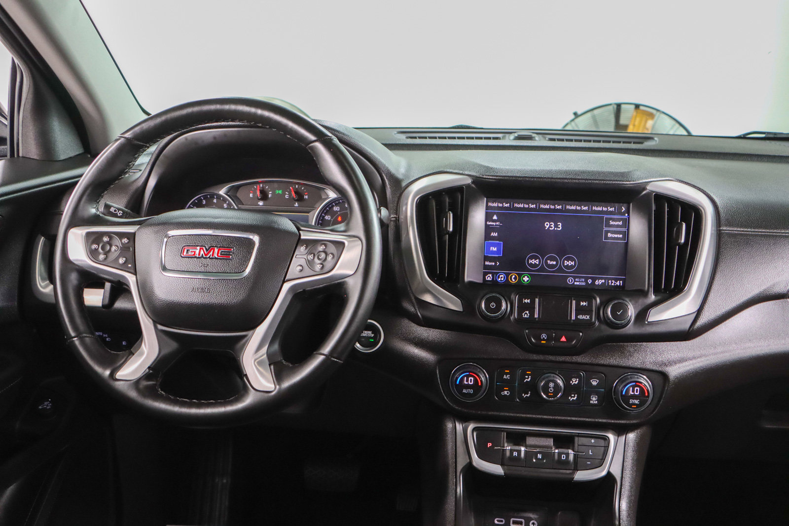 Used 2024 GMC Terrain SLT FWD image 17