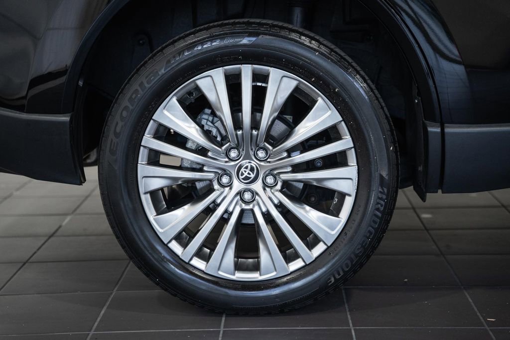 Used 2021 Toyota Venza XLE w/ Softex Package image 19