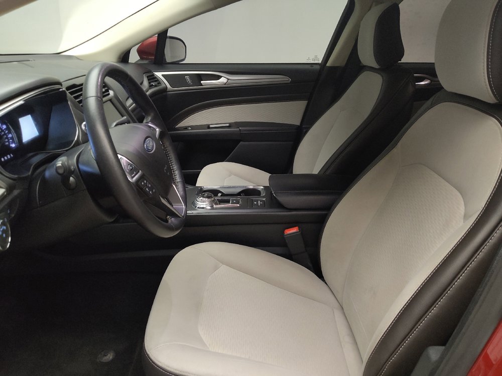 Used 2020 Ford Fusion SE w/ Equipment Group 151A FWD image 17