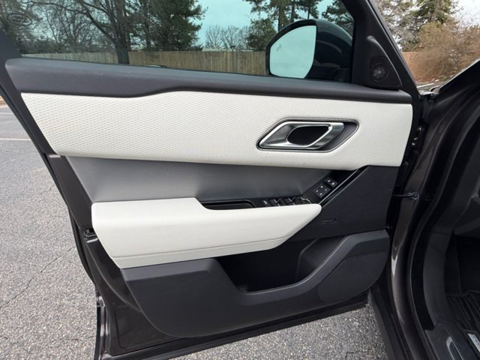 Certified 2023 Land Rover Range Rover Velar R-Dynamic S AWD/4WD image 19