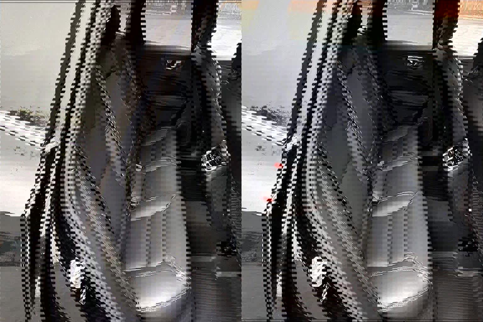 Used 2025 Volvo XC60 B5 Ultra w/ Protection Package Premier image 30