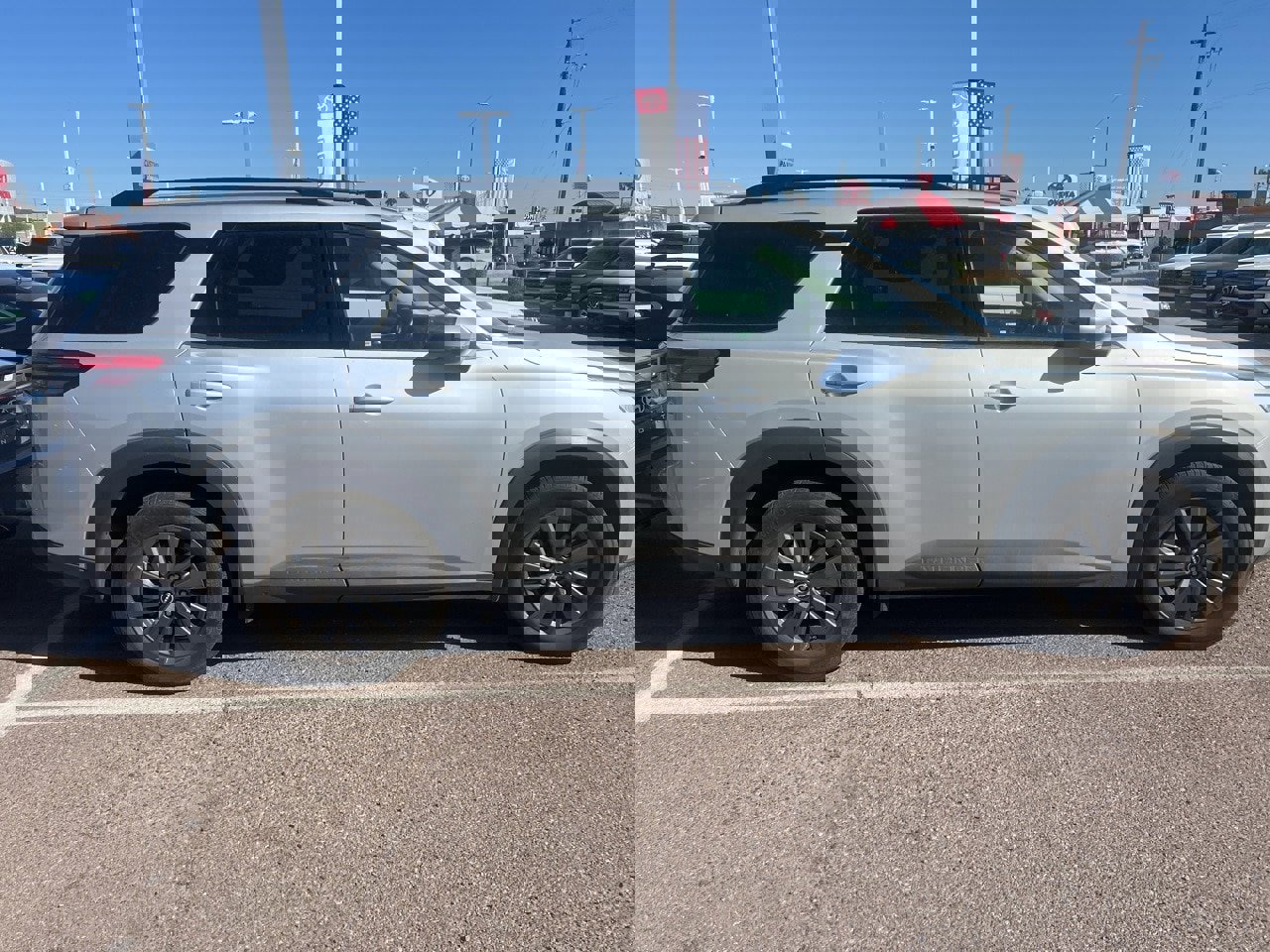 Used 2022 Nissan Pathfinder SV