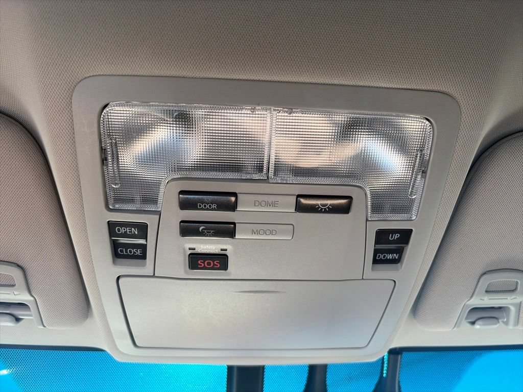 Used 2015 Toyota Avalon Limited w/ Technology Package FWD image 27