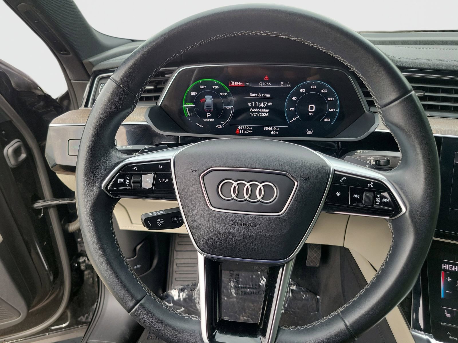 Used 2024 Audi Q8 e-tron Premium Plus w/ Premium Plus Package image 24