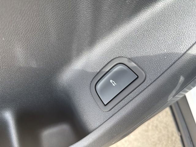 New 2026 Chevrolet Traverse LT w/ Driver Confidence Package image 19