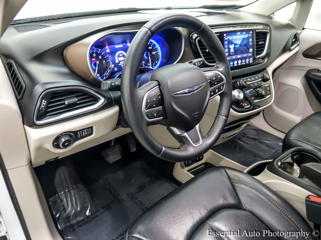 Used 2018 Chrysler Pacifica Touring-L Plus w/ Advanced Safetytec Group FWD image 10