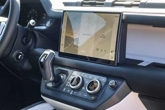 Certified 2025 Land Rover Defender 90 X-Dynamic SE AWD/4WD image 16