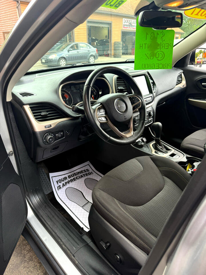 Used 2017 Jeep Cherokee Latitude w/ Comfort/Convenience Group image 6