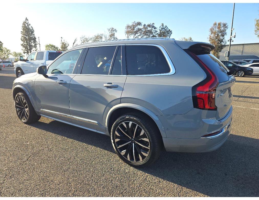 Used 2025 Volvo XC90 T8 Plus w/ Protection Package Premier AWD/4WD image 4