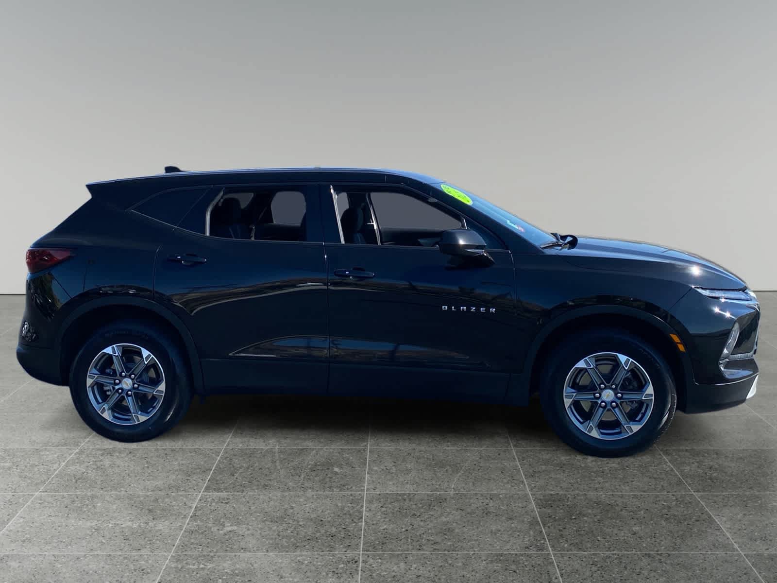 Used 2025 Chevrolet Blazer LT FWD image 6