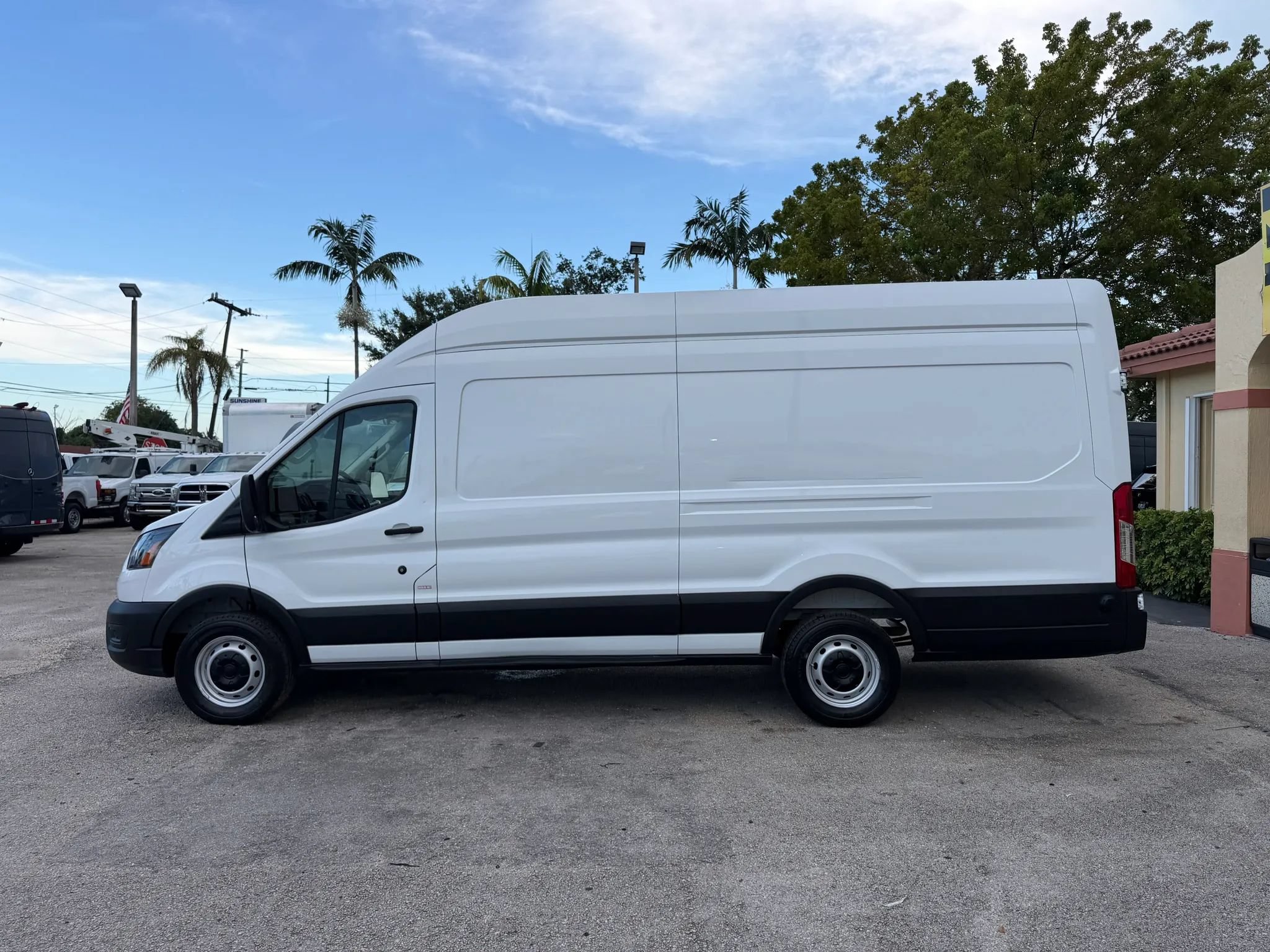 Used 2025 Ford Transit 250 148 High Roof Extended RWD image 2
