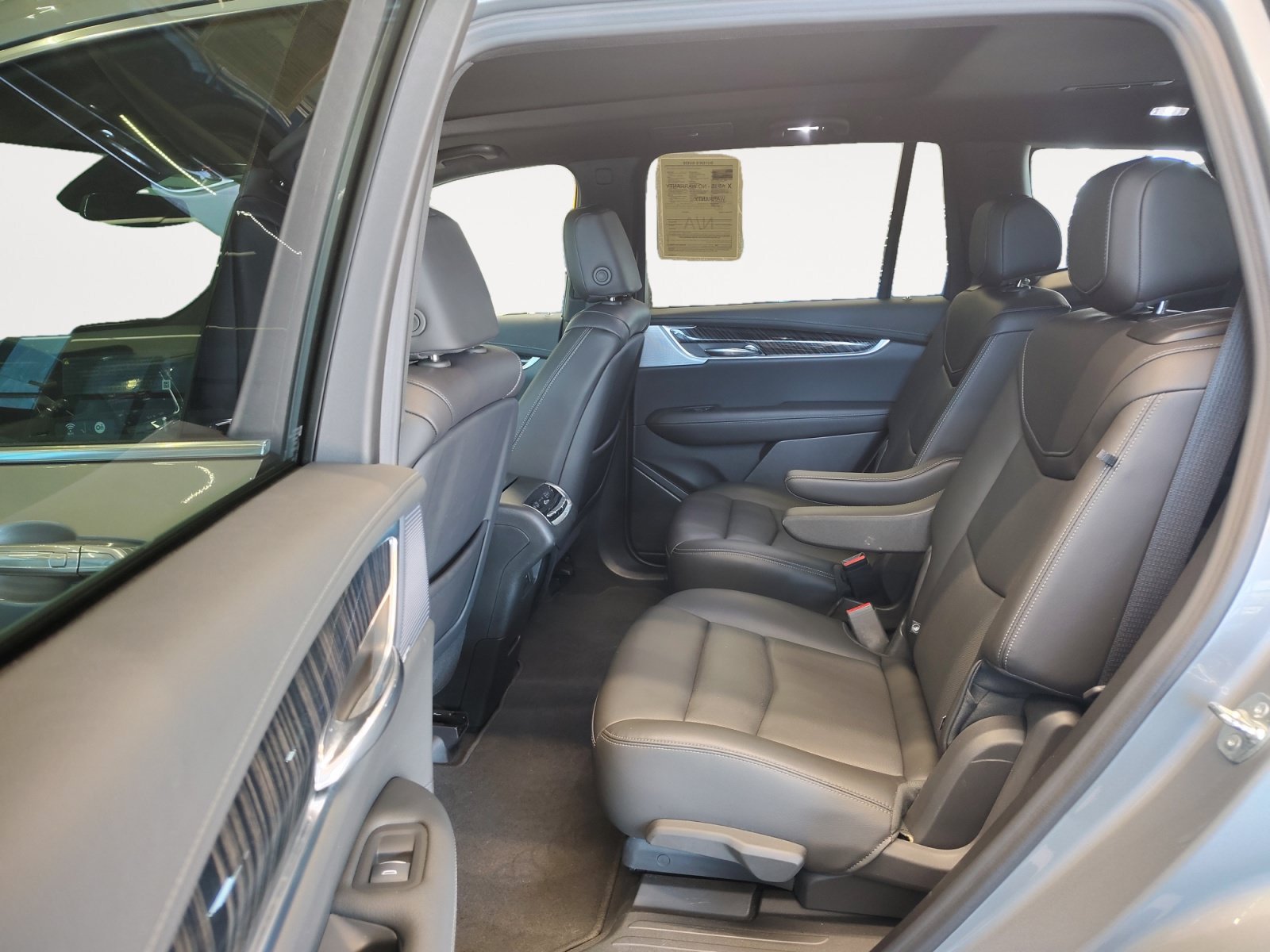 Used 2025 Cadillac XT6 Premium Luxury FWD image 25