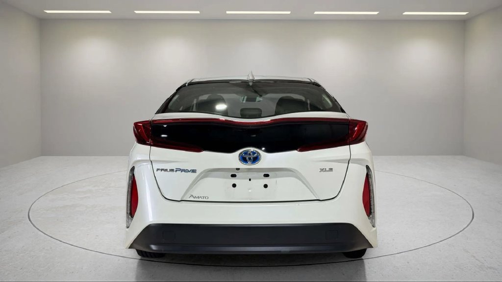 Used 2020 Toyota Prius Prime XLE FWD image 4