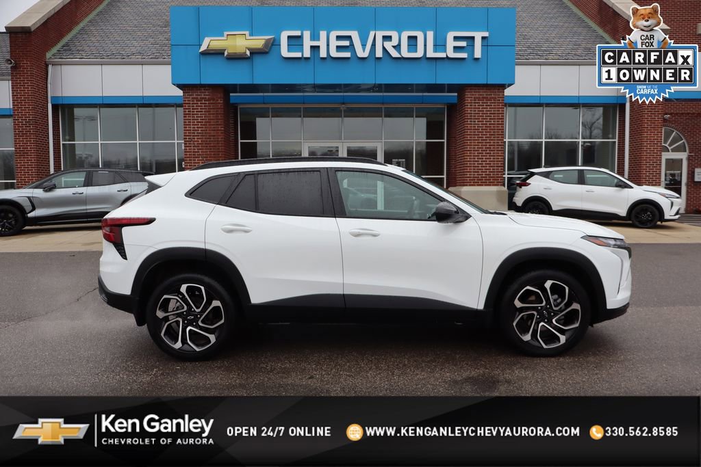 Used 2025 Chevrolet Trax RS w/ Sunroof Package image 1