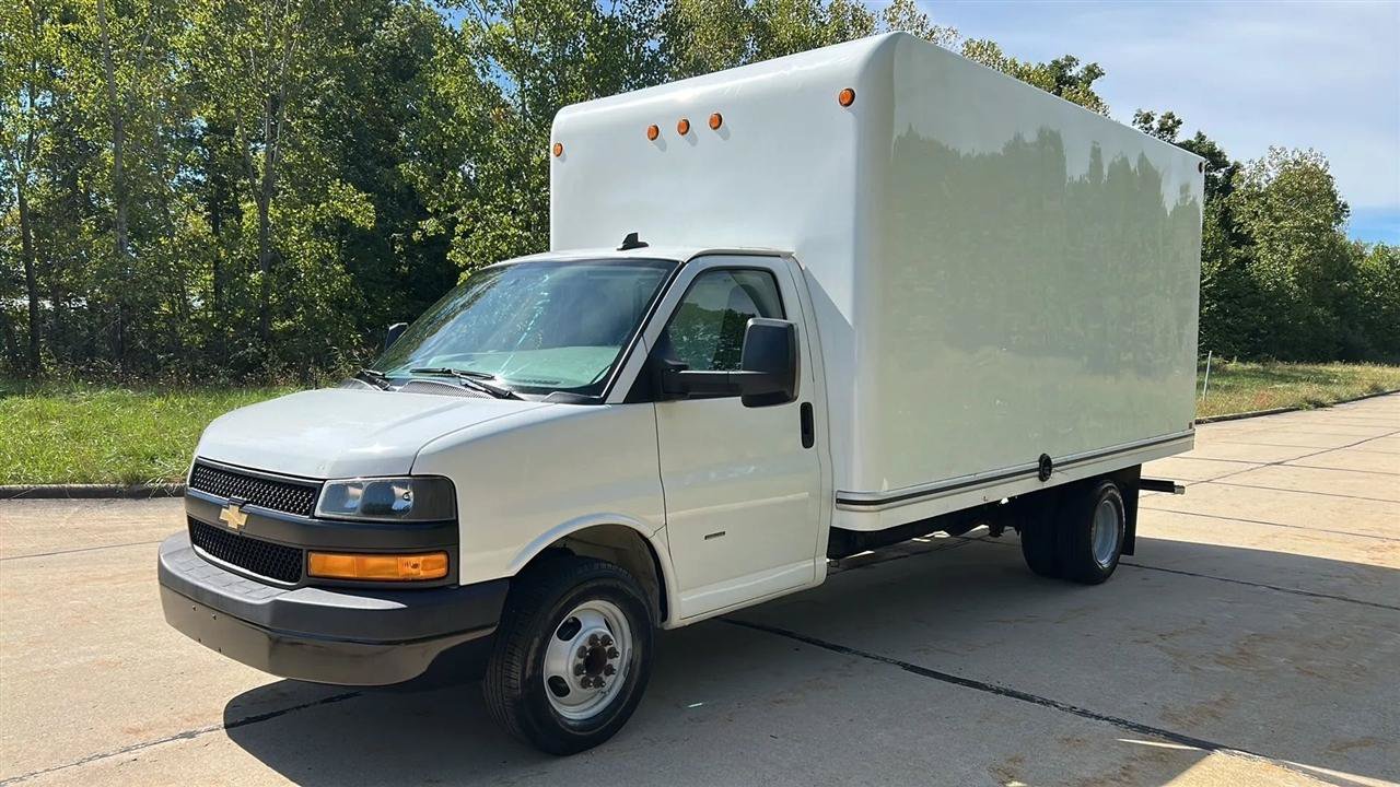 Used 2019 Chevrolet Express 3500 Extended w/ Driver Convenience Package RWD image 21