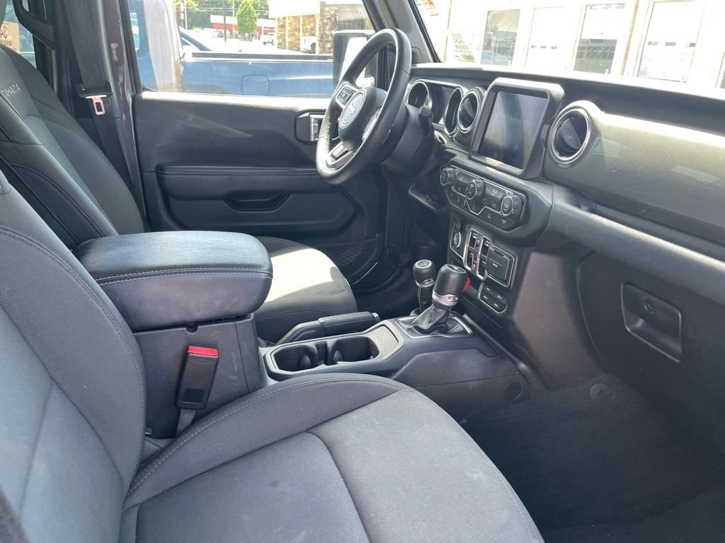 Used 2023 Jeep Wrangler Unlimited Sahara AWD/4WD image 5