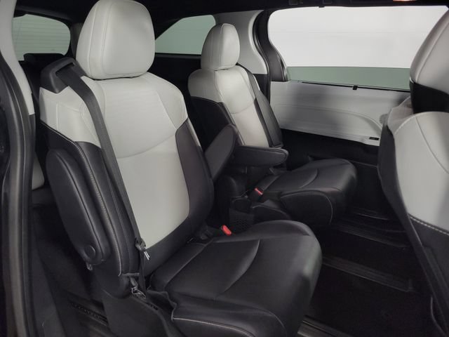 Used 2025 Toyota Sienna XSE w/ XSE Plus Package AWD/4WD image 18