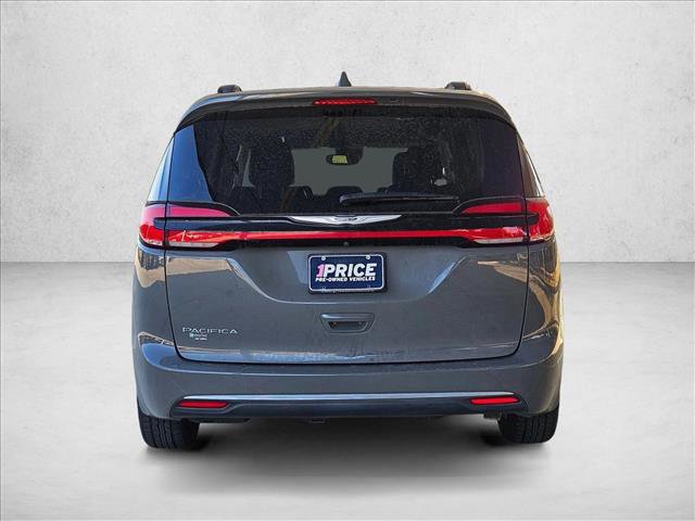 Used 2022 Chrysler Pacifica Touring-L image 6