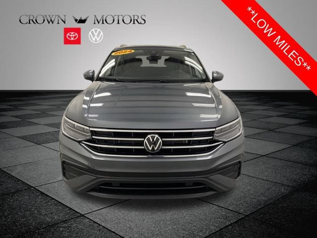Used 2024 Volkswagen Tiguan SE AWD/4WD image 2