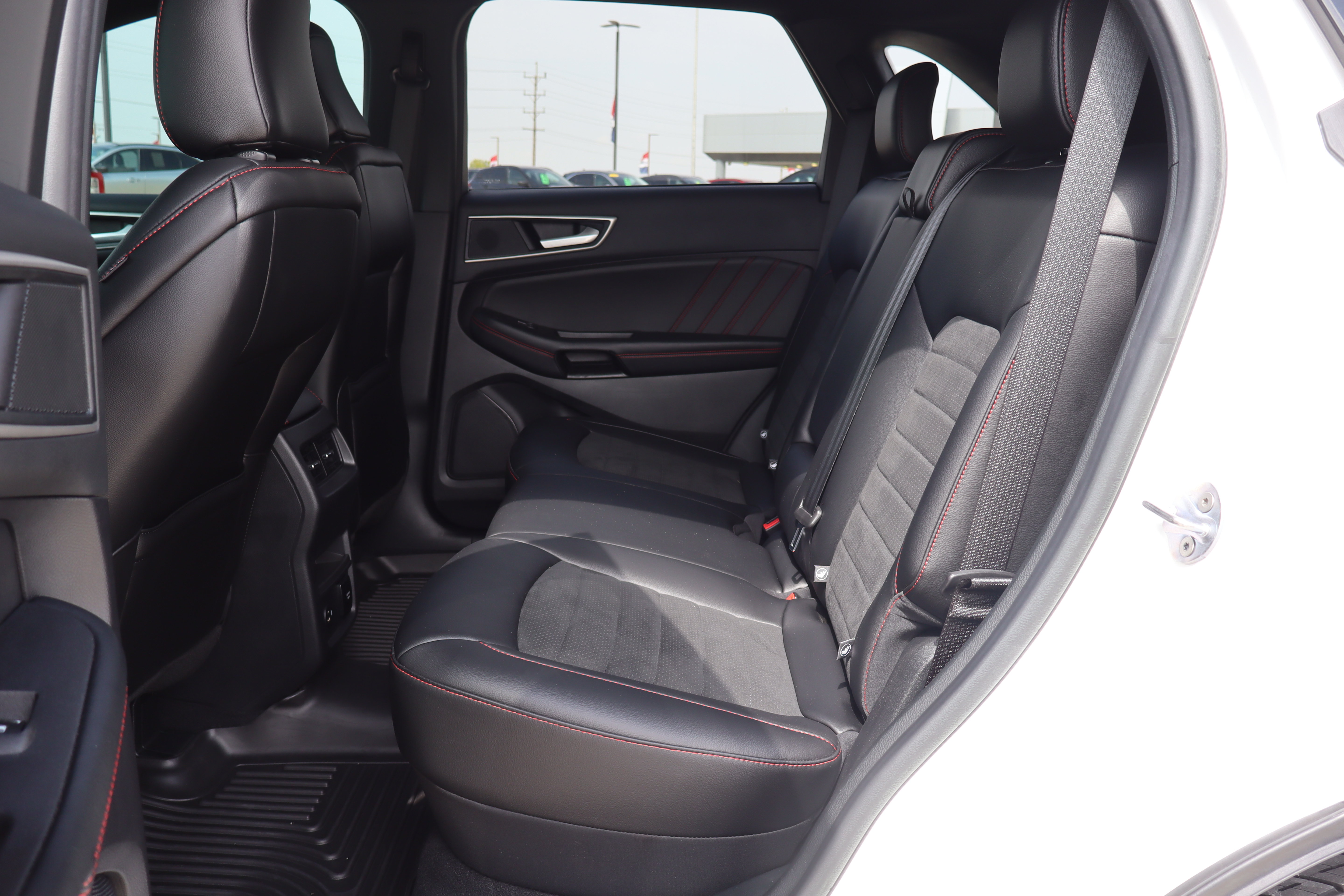 Used 2021 Ford Edge ST-Line w/ Class II Trailer Tow Package AWD/4WD image 10