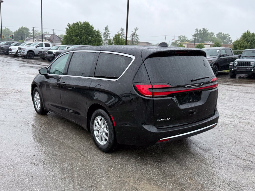 New 2027 Chrysler Pacifica Select w/ Family Tech Group FWD image 8