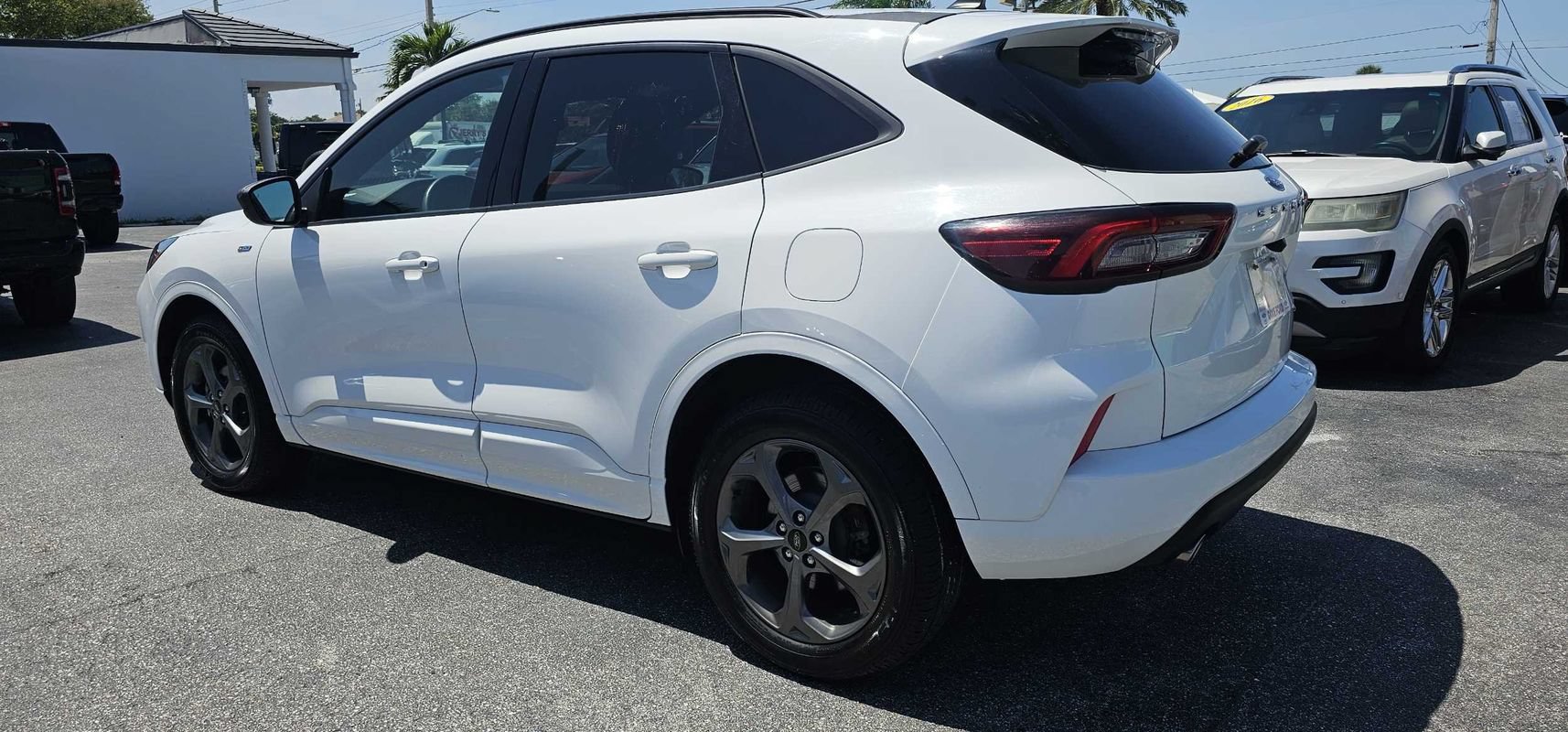Used 2023 Ford Escape ST-Line AWD/4WD image 2