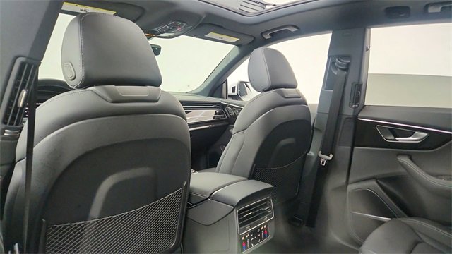 Used 2025 Audi Q8 Prestige w/ Prestige Package image 30