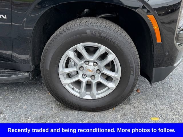 Used 2026 Chevrolet Suburban LT RWD image 6