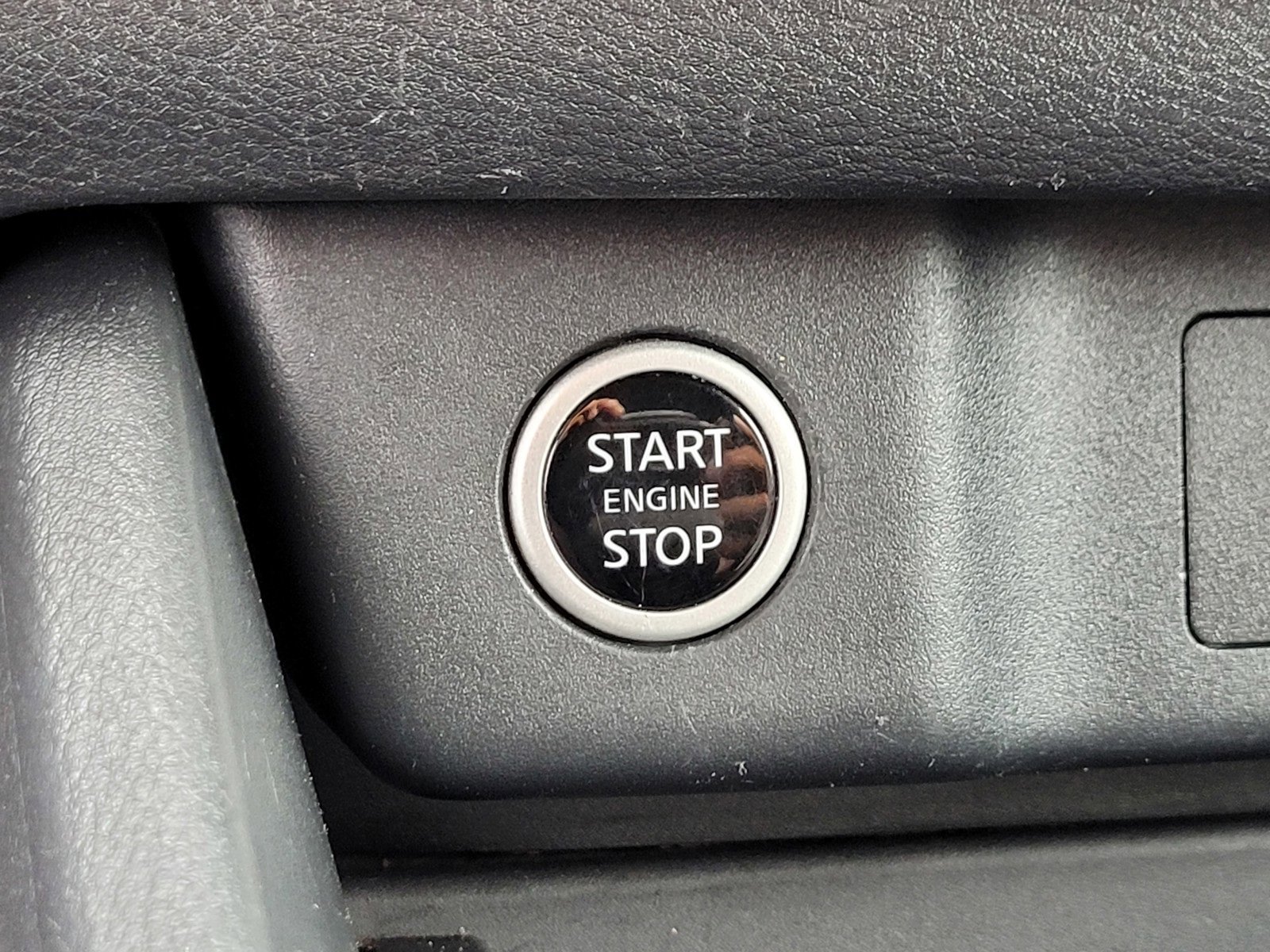 Used 2023 Nissan Rogue SV image 21