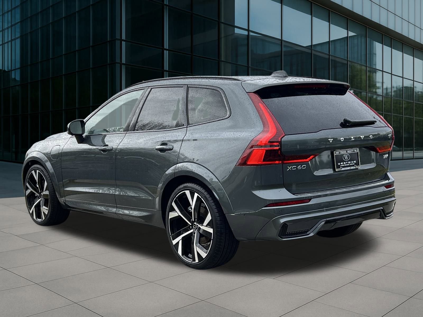 New 2026 Volvo XC60 T8 Ultra image 3