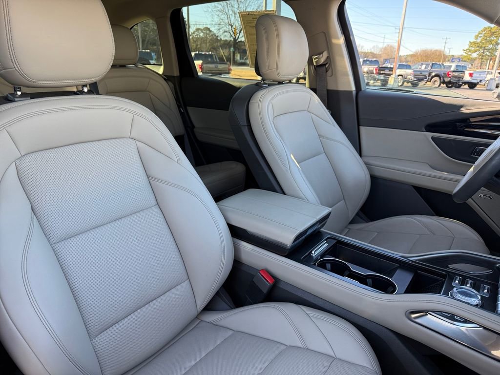 Used 2025 Lincoln Nautilus Premier w/ Equipment Group 102A image 19