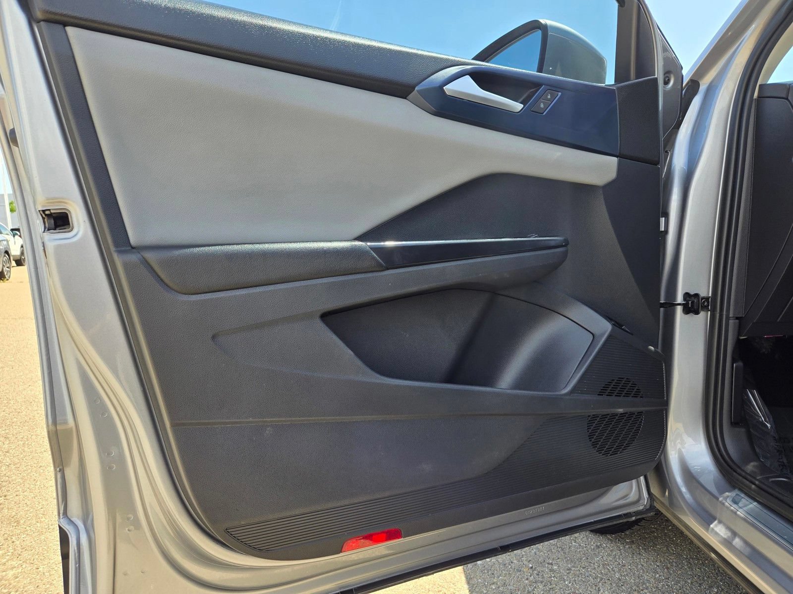 Used 2023 Volkswagen Taos SE FWD image 13
