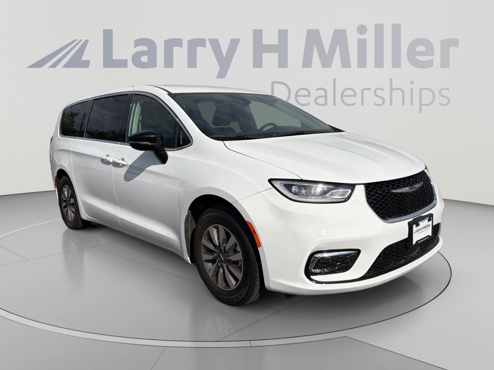 Used 2024 Chrysler Pacifica Limited FWD image 7