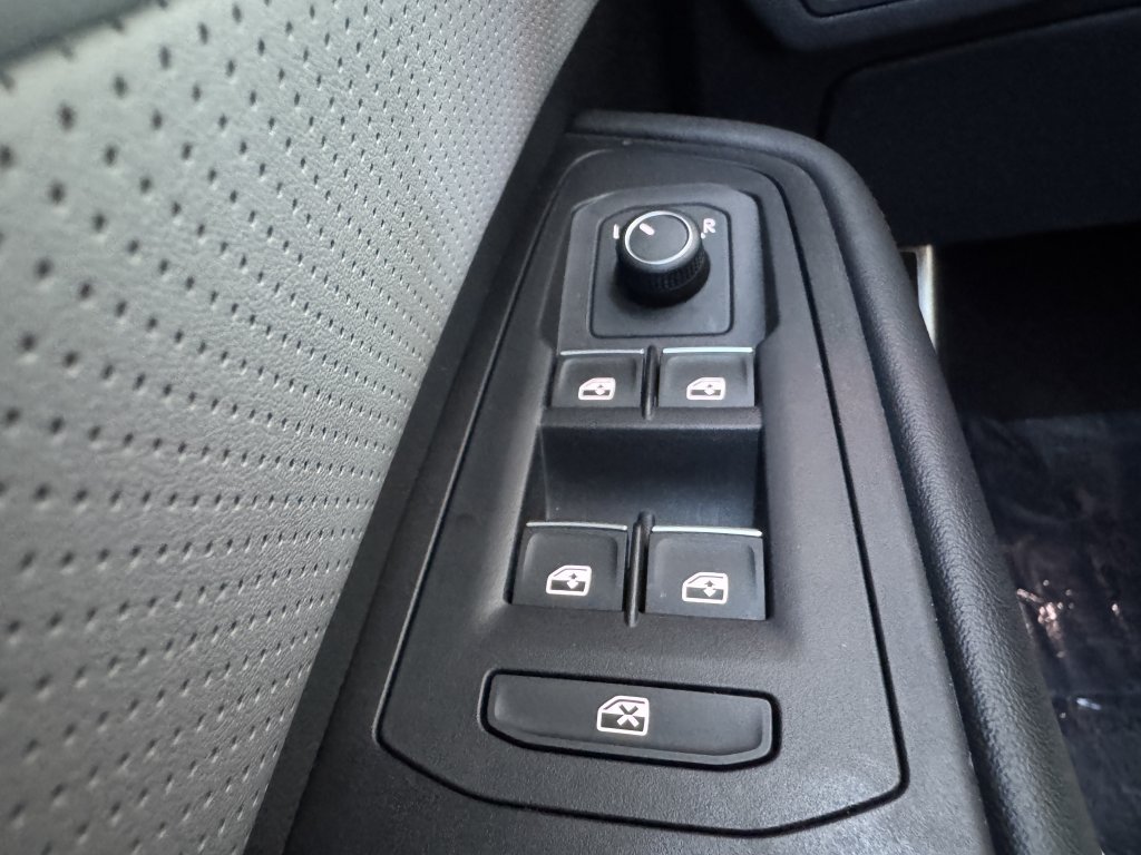 Used 2024 Volkswagen Atlas Peak Edition SE AWD/4WD image 27