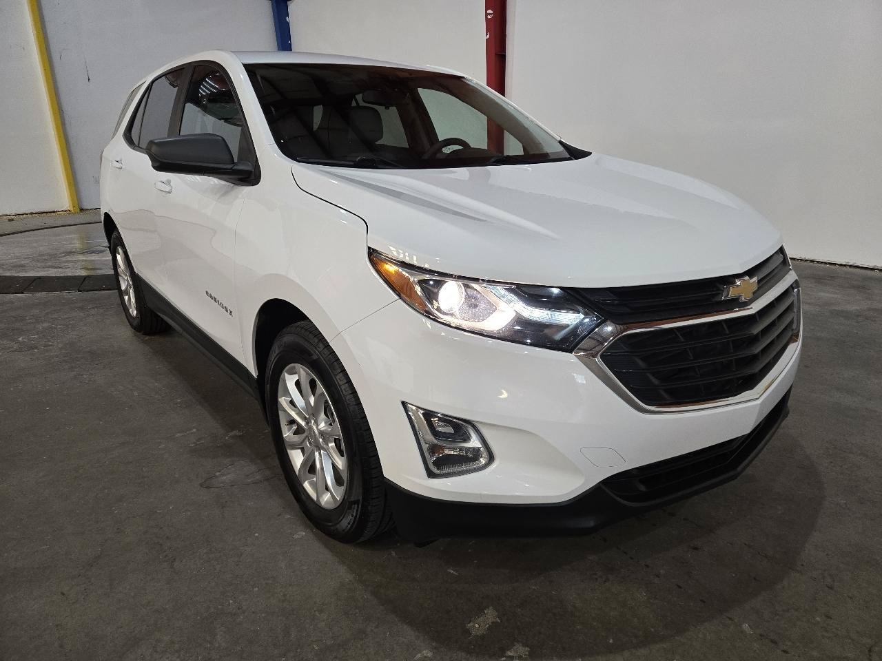 Used 2021 Chevrolet Equinox LS w/ LS Convenience Package FWD image 1