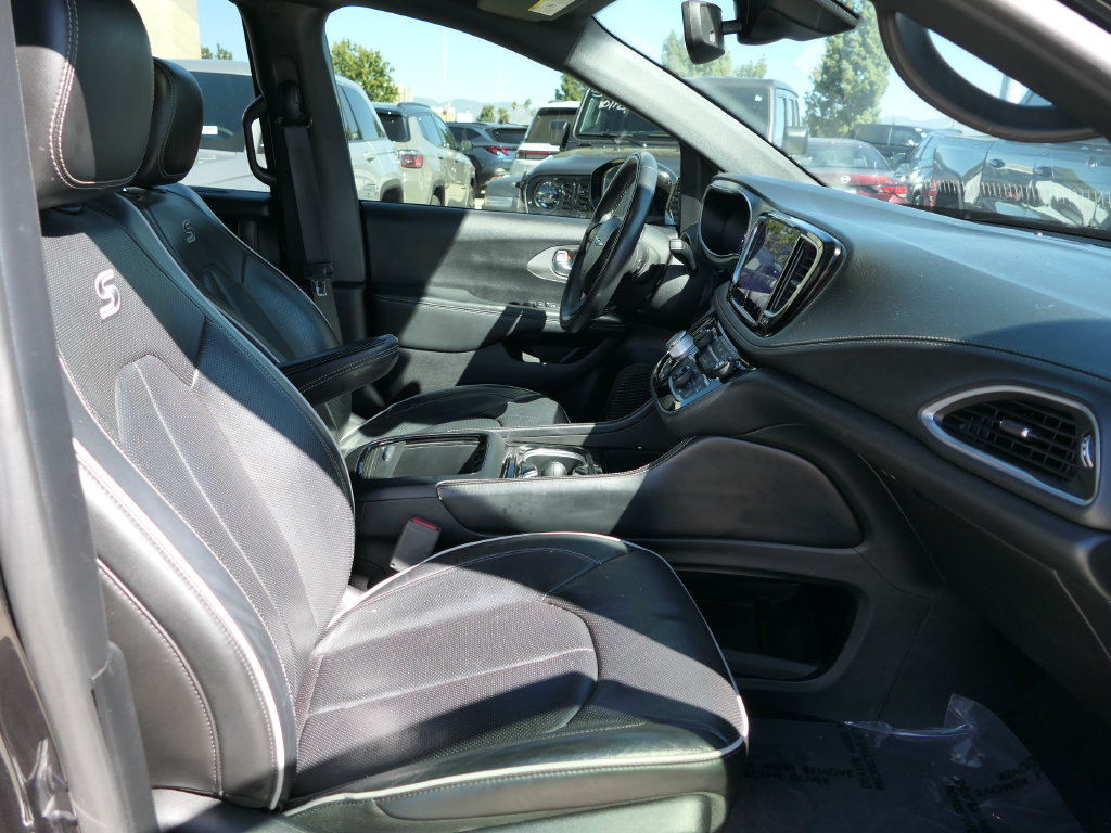 Certified 2022 Chrysler Pacifica Limited w/ Uconnect Theater Family Group AWD/4WD image 27