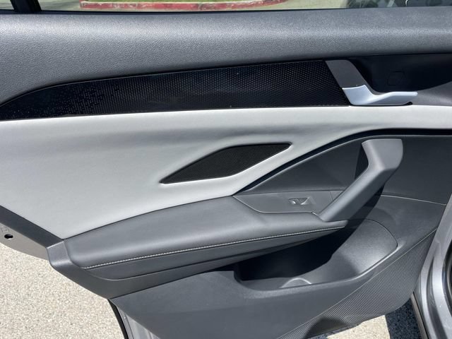 Certified 2026 Volkswagen Tiguan SE w/ Panoramic Sunroof Package FWD image 23
