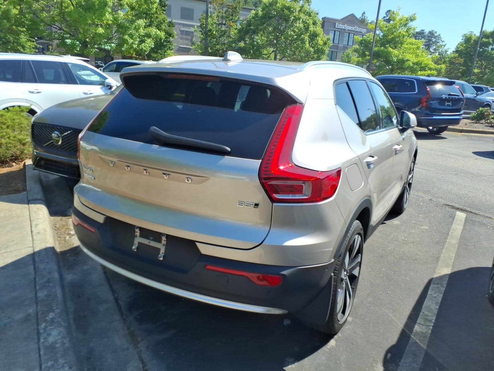 Used 2024 Volvo XC40 B5 Plus w/ Protection Package Premier AWD/4WD image 8
