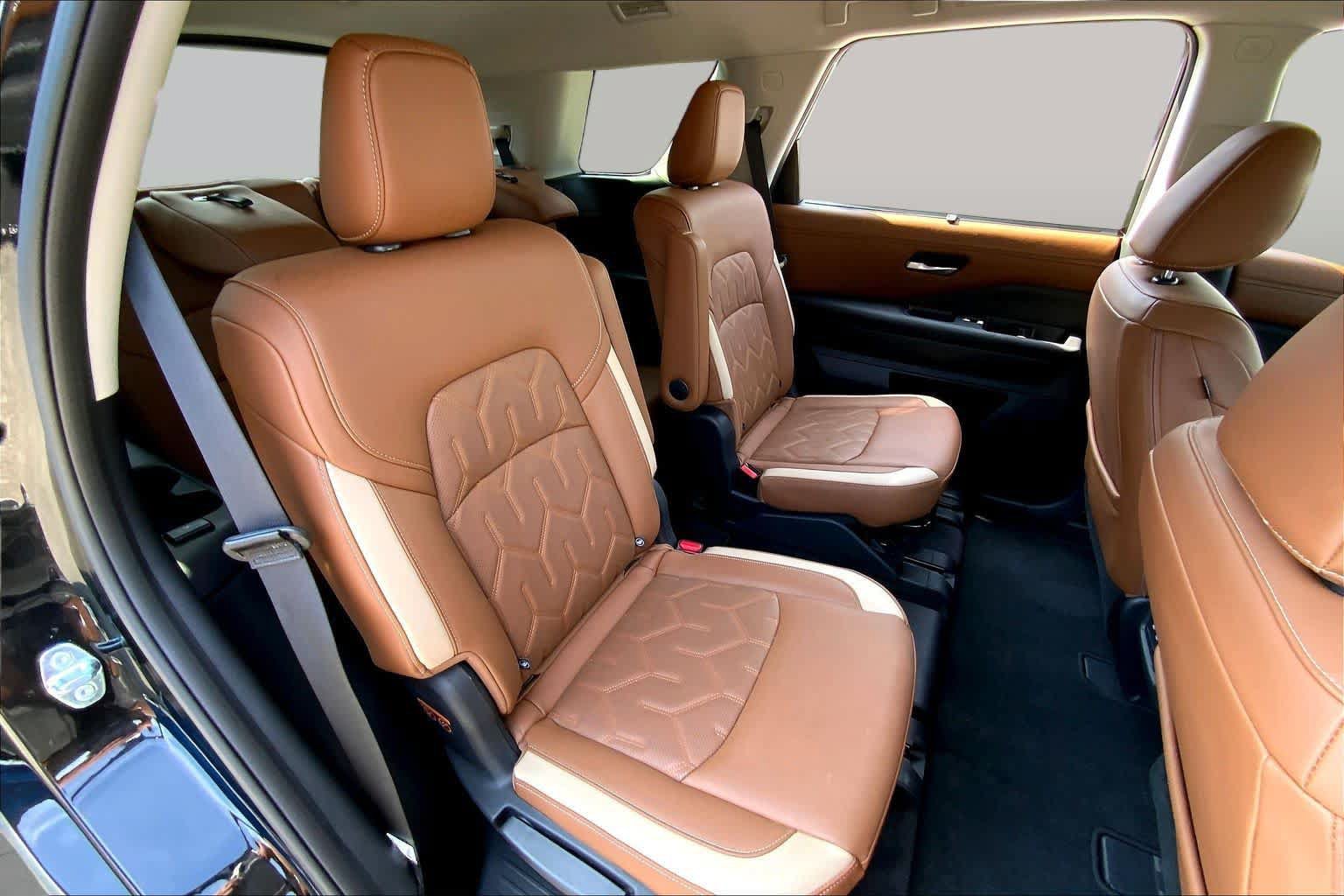 Used 2026 Nissan Pathfinder Platinum FWD image 19