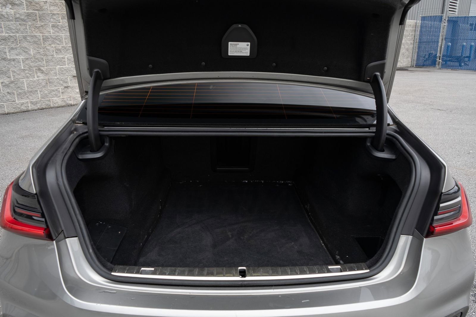 Used 2022 BMW 750i xDrive w/ Autobahn Package image 17