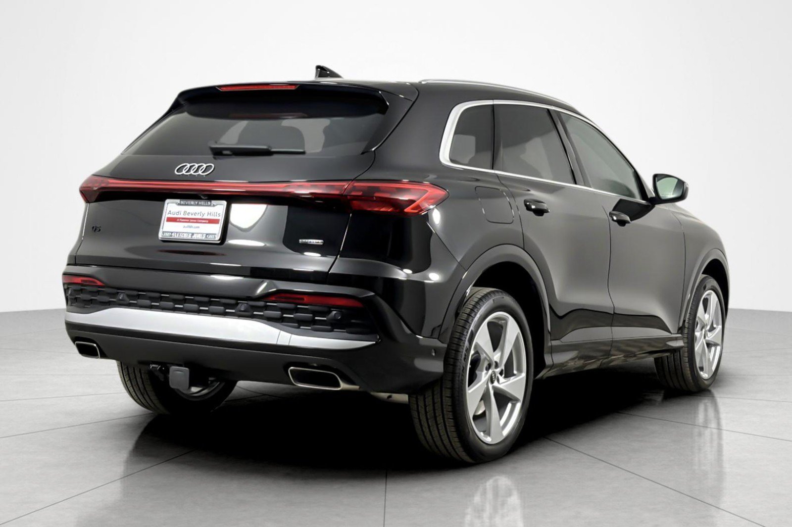Used 2025 Audi Q5 Premium Plus w/ Premium Plus AWD/4WD image 5