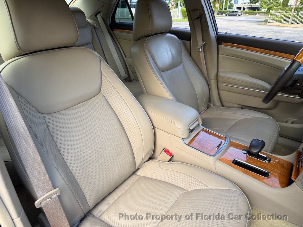 Used 2013 Chrysler 300 C RWD image 40