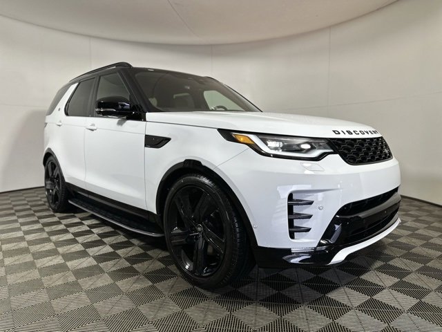 New 2025 Land Rover Discovery Dynamic SE image 3
