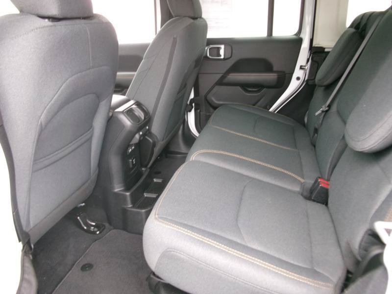 Used 2025 Jeep Wrangler Unlimited Sahara w/ Safety Group AWD/4WD image 9