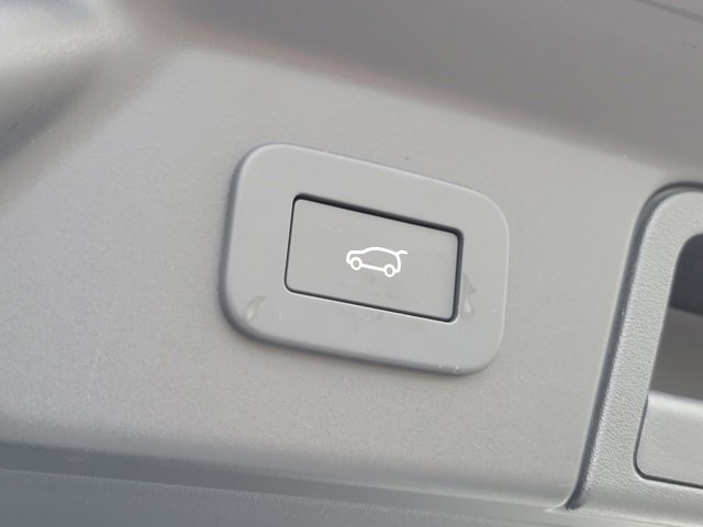 Used 2025 Land Rover Range Rover Velar Dynamic HSE image 8