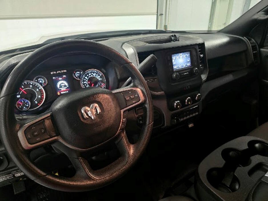Used 2024 RAM 2500 Tradesman w/ Chrome Appearance Group AWD/4WD image 13